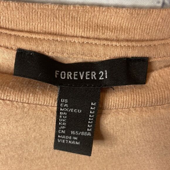 🌼 Forever 21 Cropped Tee - Size Medium - Picture 2 of 3